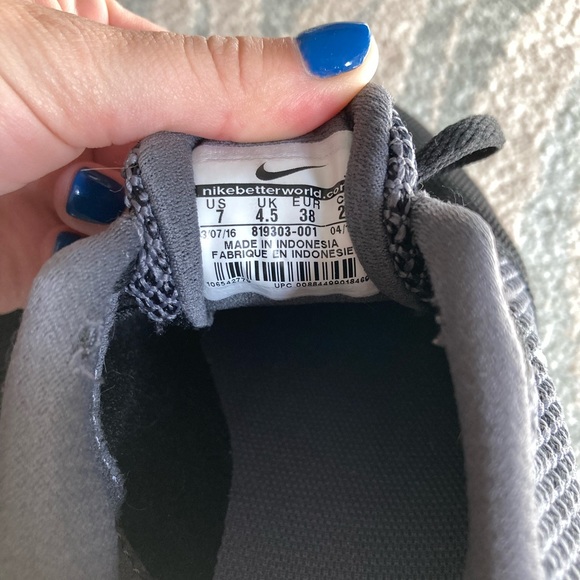 Nike Revolution 3 size 7W sneakers - Picture 7 of 8